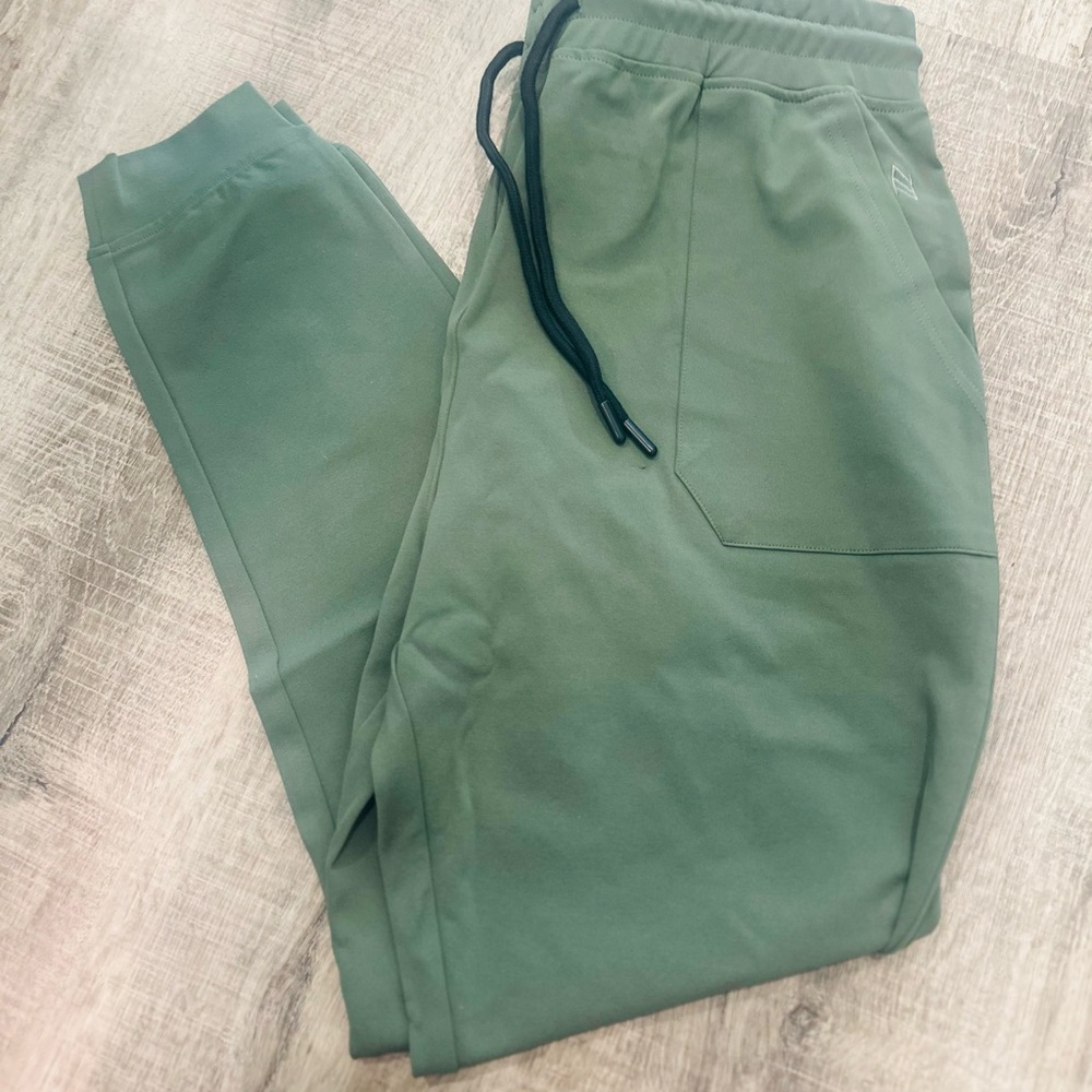 Zyia Men’s Fern Gateway Joggers Olive Green Athletic Jogger Pants